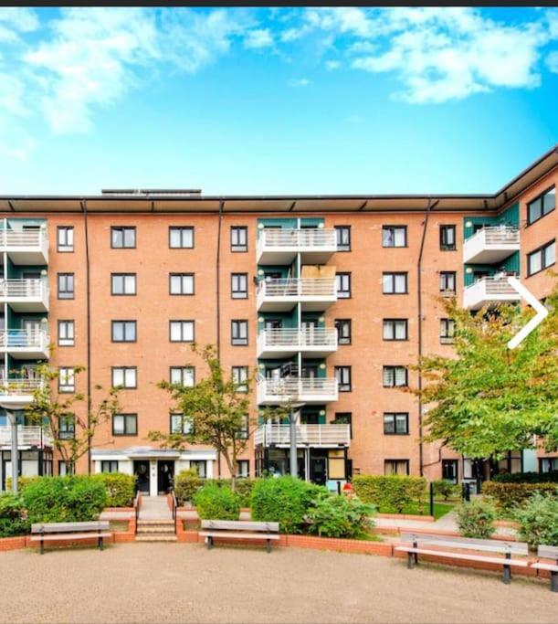 Bright, Nice Interior, Close To The City, 2 Bedroom Apartment Londres Exterior foto