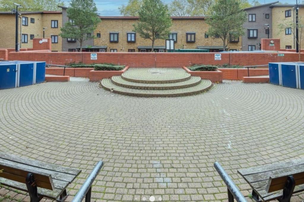 Bright, Nice Interior, Close To The City, 2 Bedroom Apartment Londres Exterior foto