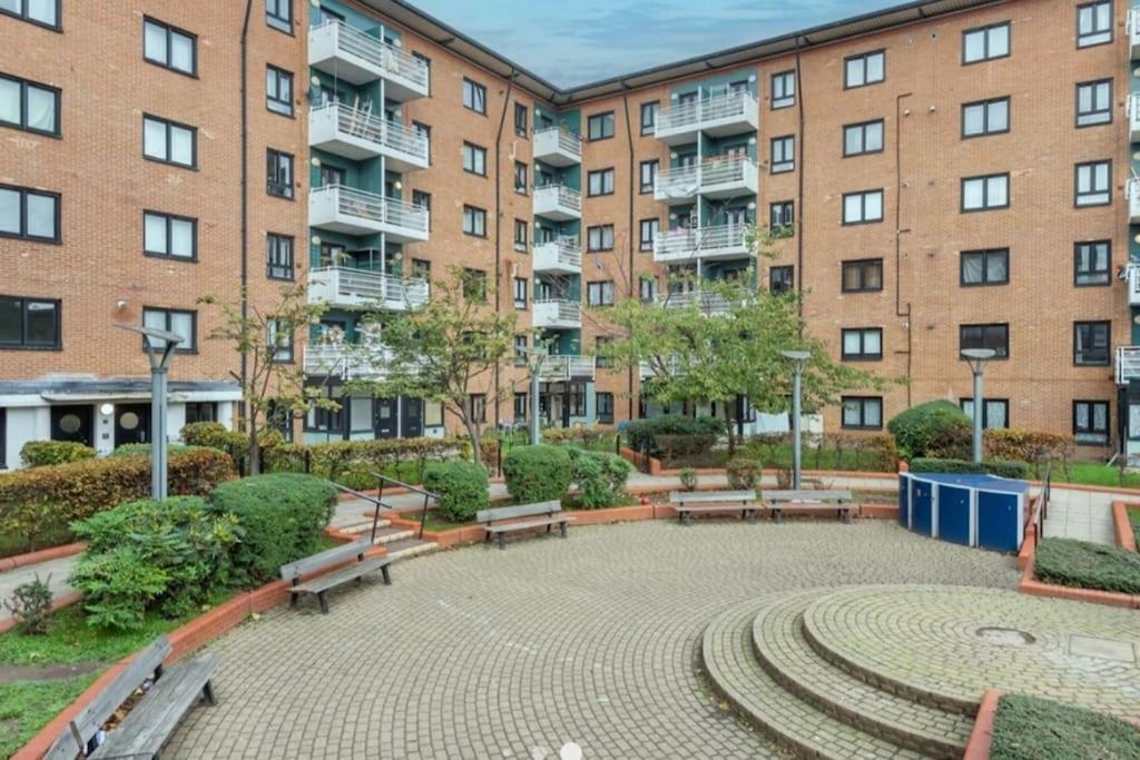Bright, Nice Interior, Close To The City, 2 Bedroom Apartment Londres Exterior foto